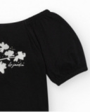 Camiseta de manga corta para niña en negro y mangas abullonadas
