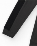 Pantalon pour garçon en gris et vert avec taille ajustable et poches.