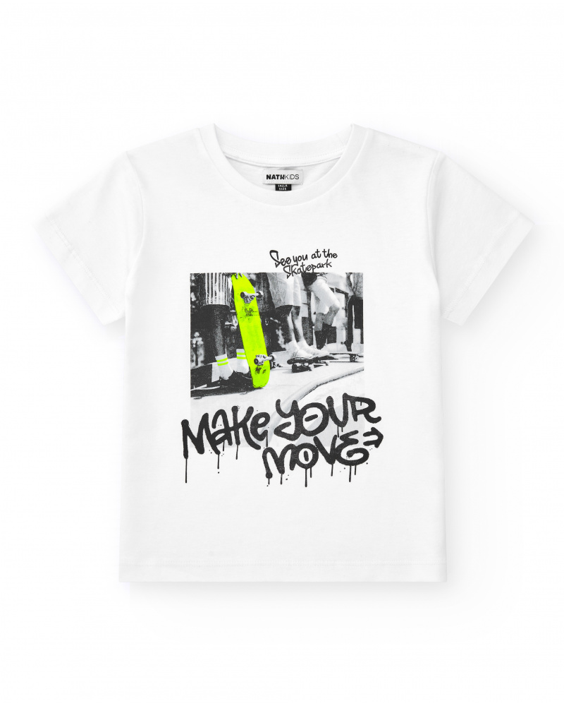 T-shirt pour garçon en blanc avec détails de skateboard.