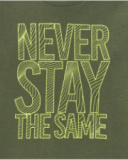 T-shirt à manches longues pour garçon en vert avec texte imprimé.