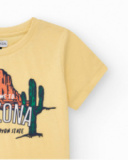T-shirt à manches courtes pour garçon en jaune avec imprimé de l’Arizona.