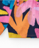 Short imprimé pour fille avec taille élastique et cordon de serrage.