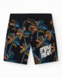 Bermuda pour garçon en noir avec imprimé tropical et taille élastique.