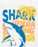 T-shirt pour garçon en blanc avec imprimé de lettres colorées et requin.