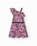 Robe pour fille en rose et noir avec design asymétrique et détails appliqués.