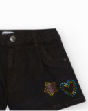 Short pour fille en noir décoré avec des clous colorés.