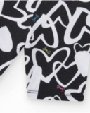 Legging cycliste pour fille en noir avec cœurs imprimés et taille décorée de clous.