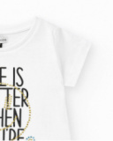 T-shirt pour fille en blanc, à manches courtes, avec détails brillants.