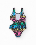 Maillot de bain pour fille en noir avec cœurs imprimés et ouverture latérale.