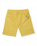 Bermuda para niño en color mostaza con bolsillos grandes