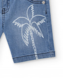 Bermuda vaquera para niño en azul con estampado de palmera