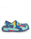 Zuecos para niño multicolor con diseño abstracto