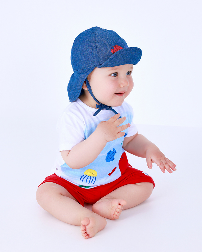 Bonnet pour garçon avec imprimé de poissons en rouge et bleu