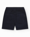 Bermuda bleu marine pour garçon avec taille élastique et cordon multicolore.