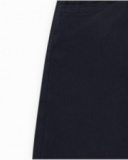 Bermuda bleu marine pour garçon avec taille élastique et cordon multicolore.