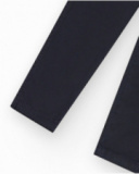 Pantalon bleu marine pour garçon avec taille ajustable et poches latérales.