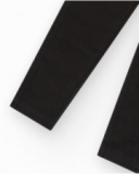 Pantalon noir pour garçon avec poches latérales et taille ajustable.