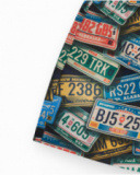 Short de bain multicolore pour garçon avec imprimé plaques d'immatriculation et taille ajustable.