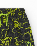 Short de bain noir pour garçon avec imprimé émojis et cordon fluo.