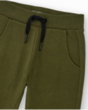 Pantalón jogger para niño color verde militar con bolsillo cargo