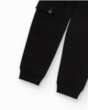 Pantalón jogger para niño color negro con bolsillo lateral