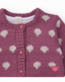 Gilet en maille pour fille couleur violette avec imprimé cœurs. Gilet en maille pour fille couleur violette avec imprimé cœurs.