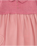 Robe en maille pour fille en tons roses avec détail cœur. Robe en maille pour fille en tons roses avec détail cœur.