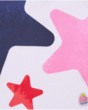 T-shirt blanche à manches longues pour fille avec imprimé d’étoiles colorées.