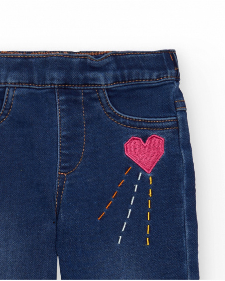 Jeggings en denim pour fille avec broderies de cœurs et de fleurs.