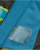 Imperméable pour garçon en noir avec capuche et imprimé chevalier