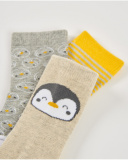 "Lot de trois chaussettes pour nouveau-né dans les tons jaune, beige et gris avec imprimés