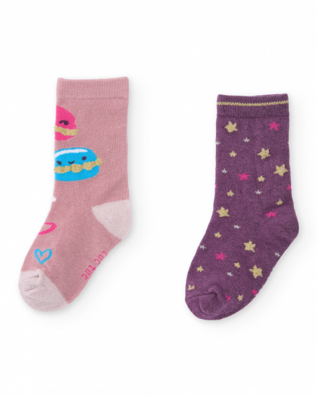 Lot de deux paires de chaussettes pour fille en tons rose et violet avec motifs amusants.