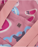 Sac de sport pour fille en ton rose avec imprimé de macarons et ballerines.