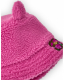 Chapeau rose pour fille avec texture façon mouton et détails d’oreilles décoratives.