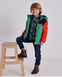 Pantalon en denim pour garçon bleu avec broderie de dinosaure.