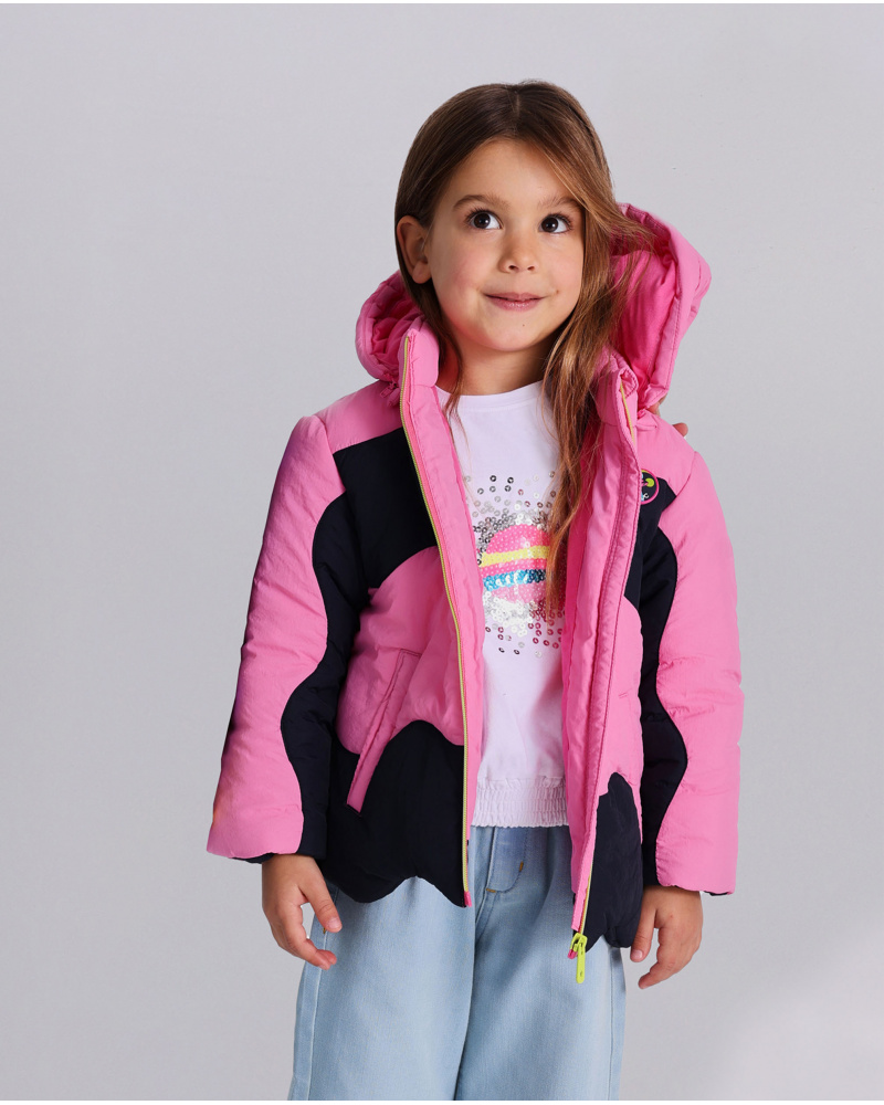 Veste matelassée pour fille en tons de rose et bleu marine avec capuche.