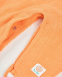 Grenouillère en tricot pour nouveau-né avec fermetures au dos