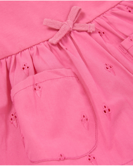 Robe nouveau-né en tissu avec de délicates broderies