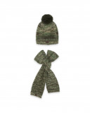 Bonnet et écharpe en tricot pompon fille vert dance muse Bonnet et écharpe en tricot pompon fille vert dance muse