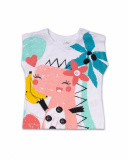 T-shirt in maglia bianca da ragazza succosa