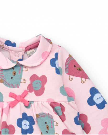 Abito da bambina in colore rosa con stampa floreale e ricci