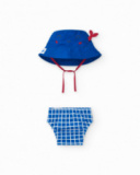 Completo per bambino con cappellino blu ricamato e culotte a quadri bianchi Completo per bambino con cappellino blu ricamato e culotte a quadri bianchi