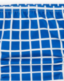 Completo per bambino con cappellino blu ricamato e culotte a quadri bianchi Completo per bambino con cappellino blu ricamato e culotte a quadri bianchi