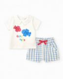 Completo per bambino con t-shirt bianca e pantaloncini