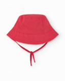 Cappello piatto rosso per bambina con orecchie applicate e design ricamato Cappello piatto rosso per bambina con orecchie applicate e design ricamato