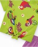 Conjunto para niña con camiseta verde de loros y pantalón corto