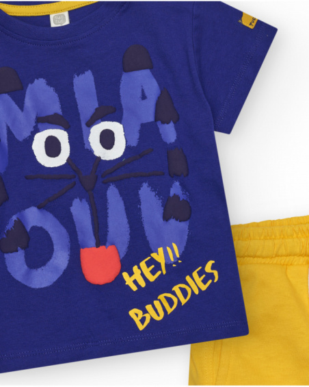 Conjunto para niño con camiseta azul y pantalón corto amarillo