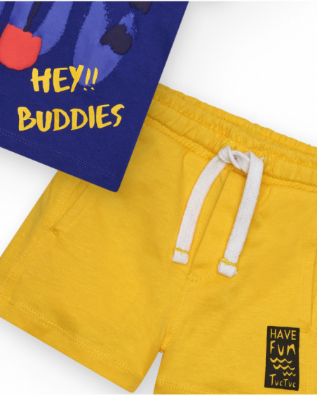 Conjunto para niño con camiseta azul y pantalón corto amarillo