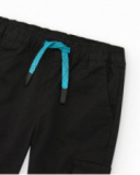 Pantaloni cargo per bambino nero con tasche e cordino blu