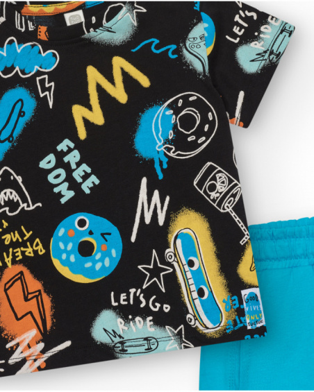 Completo per bambino con t-shirt nera e pantaloncini turchesi